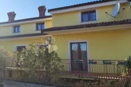 Obiteljska kuća u mirnom selu, 5 spavaćih soba, Pazin - Okolica, Casa