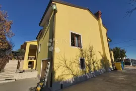 Obiteljska kuća u mirnom selu, 5 spavaćih soba, Pazin - Okolica, Casa