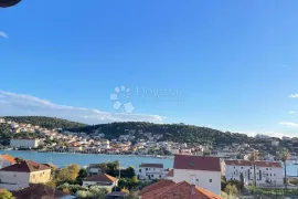 Dvosoban stan sa pogledom na more i grad, Trogir, Trogir, Stan