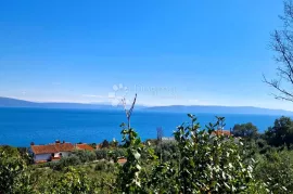 TOP LOKACIJA!!! GRAĐEVINSKO ZEMLJIŠTE SA PRAVOMOĆNOM GRAĐEVINSKOM DOZVOLOM, NA PJEŠAČKOJ UDALJENOSTI DO PLAŽE, Labin, Zemljište