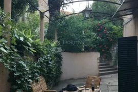 Stan u Starom gradu Dubrovniku s privatnim đardinom, Dubrovnik, Stan