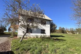 USELJIVA KUĆA SA POMOĆNIM OBJEKTOM I ZEMLJIŠTEM, Gospić - Okolica, Kuća