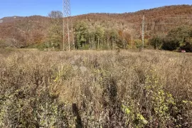 PRODAJE SE POLJOPRIVREDNO ZEMLJIŠTE 3000 m2 PODNO VELEBITA, Gospić - Okolica, Zemljište