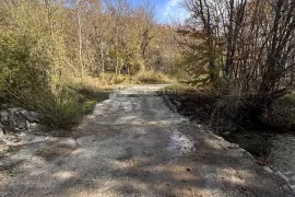 PRODAJE SE POLJOPRIVREDNO ZEMLJIŠTE 3000 m2 PODNO VELEBITA, Gospić - Okolica, Zemljište