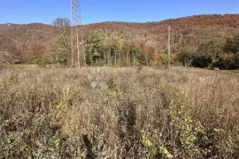 PRODAJE SE POLJOPRIVREDNO ZEMLJIŠTE 3000 m2 PODNO VELEBITA, Gospić - Okolica, Zemljište