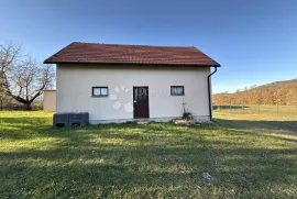 LIČKO CERJE KUĆA SA 2 POMOĆNA OBJEKTA + 10000m2 ZEMLJIŠTA, Lovinac, Kuća