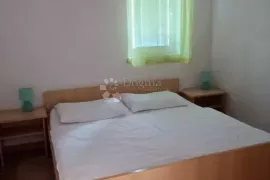 Omišalj, kuća sa 9 apartmana, Omišalj, Kuća