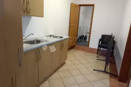 Omišalj, kuća sa 9 apartmana, Omišalj, Kuća