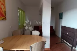 Omišalj, kuća sa 9 apartmana, Omišalj, Kuća