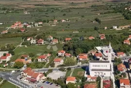 GRAĐEVINSKO ZEMLJIŠTE SINJ-BRNAZE 2213  m2, Sinj, Zemljište