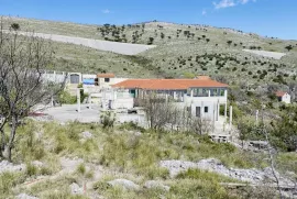 Ugostiteljski kompleks s pogledom na more na parceli od 5841 m2, Trogir - Okolica, Poslovni prostor