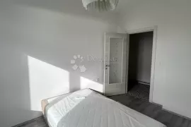 Novo adaptiran stan s očaravajućim pogledom na Rijeku, Rijeka, Appartement