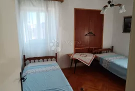 Šarmantna stara kuća za adaptaciju s pogledom na more, Supetar, House