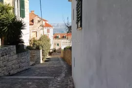 Šarmantna stara kuća za adaptaciju s pogledom na more, Supetar, House