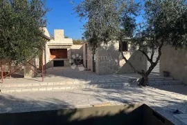 Predivna vila s bazenom u zaleđu Vodica, Vodice, Casa