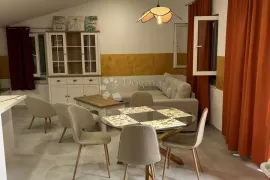 Predivna vila s bazenom u zaleđu Vodica, Vodice, Casa