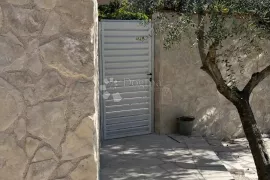 Predivna vila s bazenom u zaleđu Vodica, Vodice, Casa