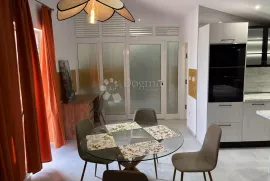 Predivna vila s bazenom u zaleđu Vodica, Vodice, Casa