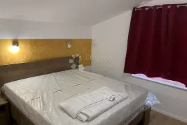 Predivna vila s bazenom u zaleđu Vodica, Vodice, Casa