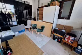 APARTMAN U PRIZEMLJU SA VELIKOM OKUĆNICOM, Malinska-Dubašnica, Stan