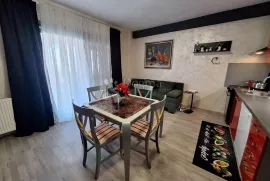 APARTMAN U PRIZEMLJU SA VELIKOM OKUĆNICOM, Malinska-Dubašnica, Stan