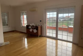 Prodaja  stana, Maksimir-Gornji Bukovac, 3S, Penthouse 2. kat, Maksimir, Stan