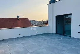 ČETVEROSOBAN PENTHOUSE SA TERASOM,DUBRAVA PRODAJA!, Donja Dubrava, Stan