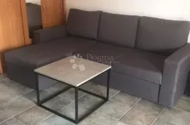 Šarmantan apartman 200 metara do mora, Okrug, Kвартира