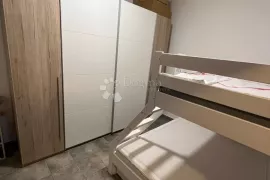 Šarmantan apartman 200 metara do mora, Okrug, Kвартира