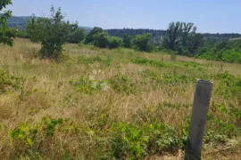 DRNIŠ  - 4601 m2 ZEMLJIŠTE SA OBJEKTOM – DIO ZEMLJIŠTA GRAĐEVINSKO ZEMLJIŠTE, Drniš, Zemljište