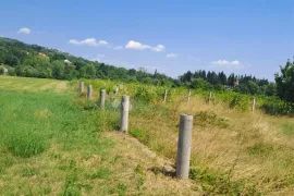 DRNIŠ  - 4601 m2 ZEMLJIŠTE SA OBJEKTOM – DIO ZEMLJIŠTA GRAĐEVINSKO ZEMLJIŠTE, Drniš, Zemljište