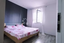 STAN SA GARAŽOM 78,90m2 MIRNA ULICA /VELI VRH, Pula, Appartamento