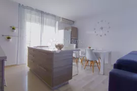 STAN SA GARAŽOM 78,90m2 MIRNA ULICA /VELI VRH, Pula, Appartamento