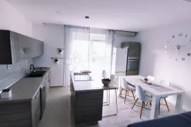 STAN SA GARAŽOM 78,90m2 MIRNA ULICA /VELI VRH, Pula, Appartamento