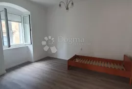 ADAPTIRAN 3SKL STAN NA PODMURVICAMA, Rijeka, Flat