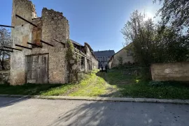 POSLONO STAMBENA ZGRADA CENTAR OTOČAC, Otočac, Famiglia