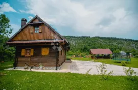 KOMPLEKS-RESORT LUKSUZNIH DRVENIH KUĆA ZA ODMOR PODNO VELEBITA, Gospić - Okolica, Kuća