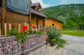 KOMPLEKS-RESORT LUKSUZNIH DRVENIH KUĆA ZA ODMOR PODNO VELEBITA, Gospić - Okolica, Kuća