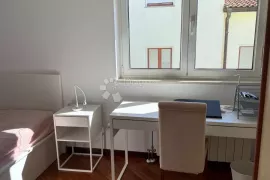 Komforan stan u novijoj zgradi, s parkingom, Rijeka, Διαμέρισμα