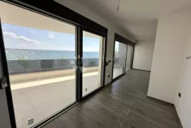 LUKSUZNI PENTHOUSE NA OBALI MORA, Vir, Appartment