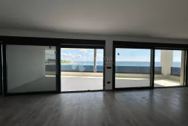 APARTMAN NA PLAŽI SA PANORAMSKIM POGLEDOM  PRILIKA!!!, Vir, Kвартира