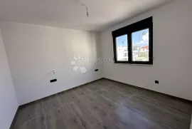 APARTMAN NA PLAŽI SA PANORAMSKIM POGLEDOM  PRILIKA!!!, Vir, Kвартира