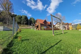 PLITVIČKA JEZERA GOSPODARSKO IMANJE SA VIŠE OBJEKATA, Plitvička Jezera, Casa