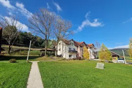 PLITVIČKA JEZERA GOSPODARSKO IMANJE SA VIŠE OBJEKATA, Plitvička Jezera, Casa