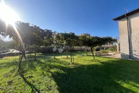 Građevinsko zemljište s kućom, centar, Funtana, Zemljište