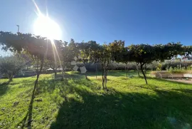 Građevinsko zemljište s kućom, centar, Funtana, Zemljište