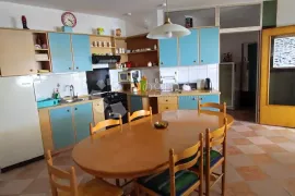 VIR PRODAJE SE APARTMAN NA ATRAKTIVNOJ PLAŽI 10 m OD MORA, Vir, Kвартира