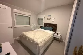 VIR PRODAJE SE APARTMAN NA ATRAKTIVNOJ PLAŽI 10 m OD MORA, Vir, Kвартира