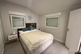 VIR PRODAJE SE APARTMAN NA ATRAKTIVNOJ PLAŽI 10 m OD MORA, Vir, Kвартира