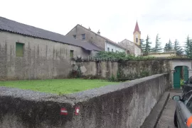 OBITELJSKA KUĆA SA PUNO SADRŽAJA, Vinodolska Općina, Kuća